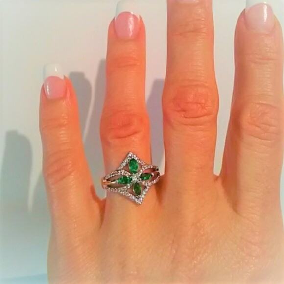 Ring Simulated Emeralds Diamonds Sz 8 Clover Blossom Fleur Brilliant Sparkle - Picture 8 of 13